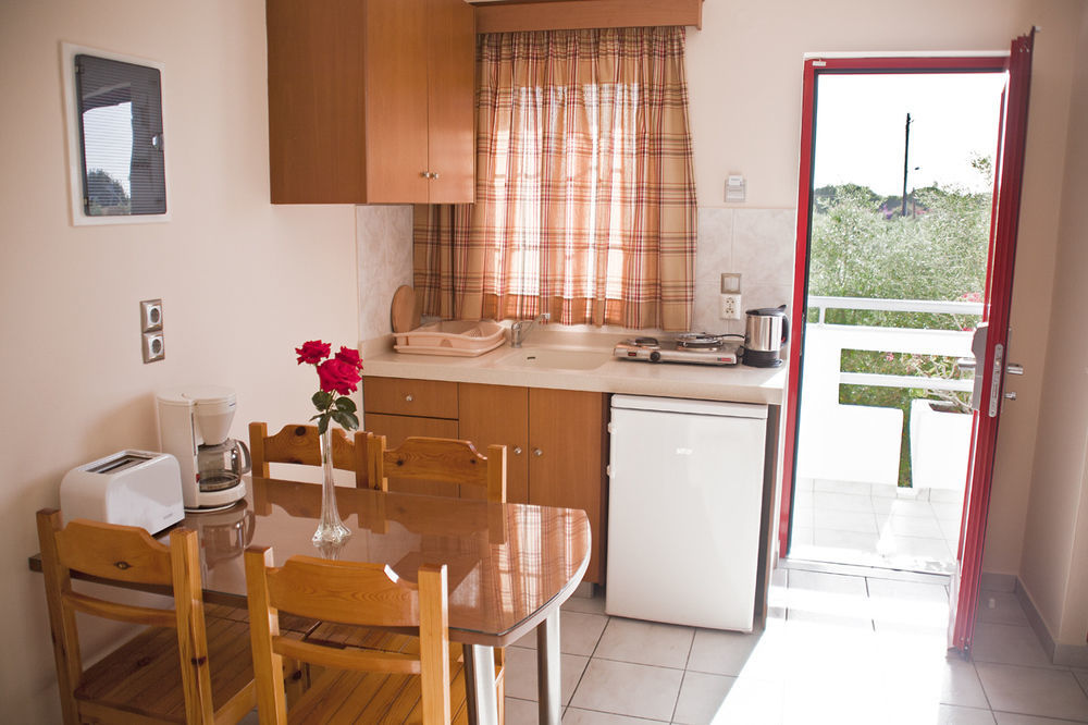 Sandy'S Studios Apartments & Log-Villas Kos Exteriör bild